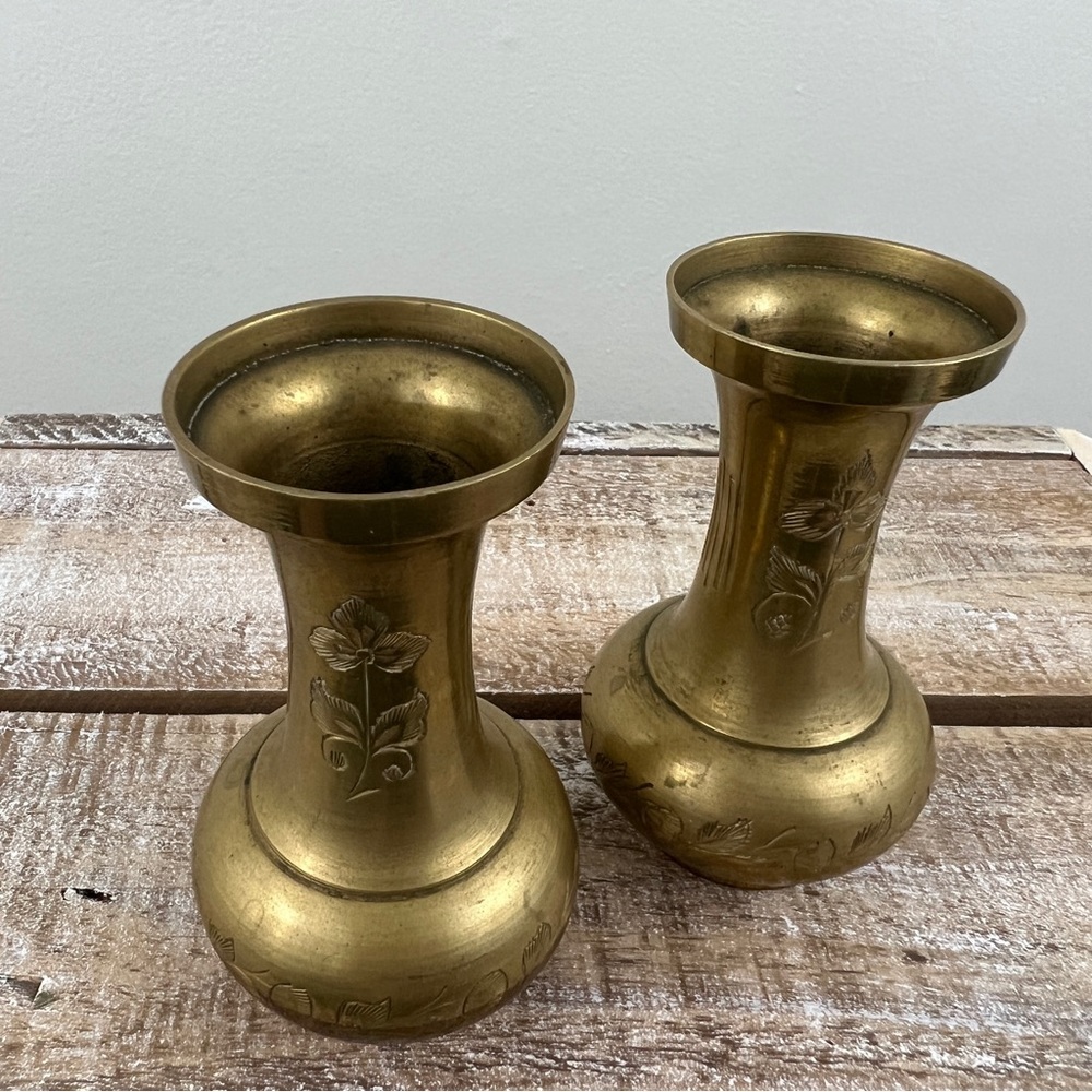 Vintage Ornate Carved Brass Matching Vases Made In India Mid Century - Picture 4 of 10